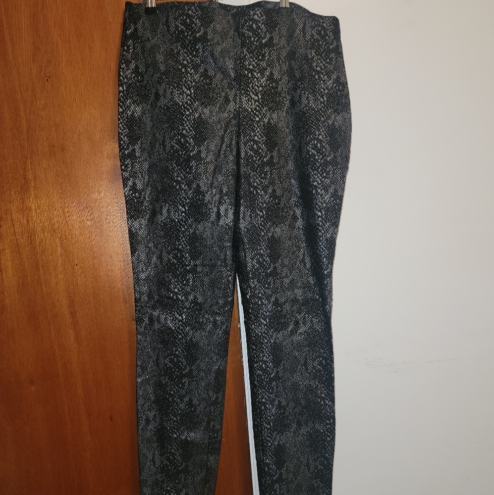 Faux Snake Skin 🐍 Leggings